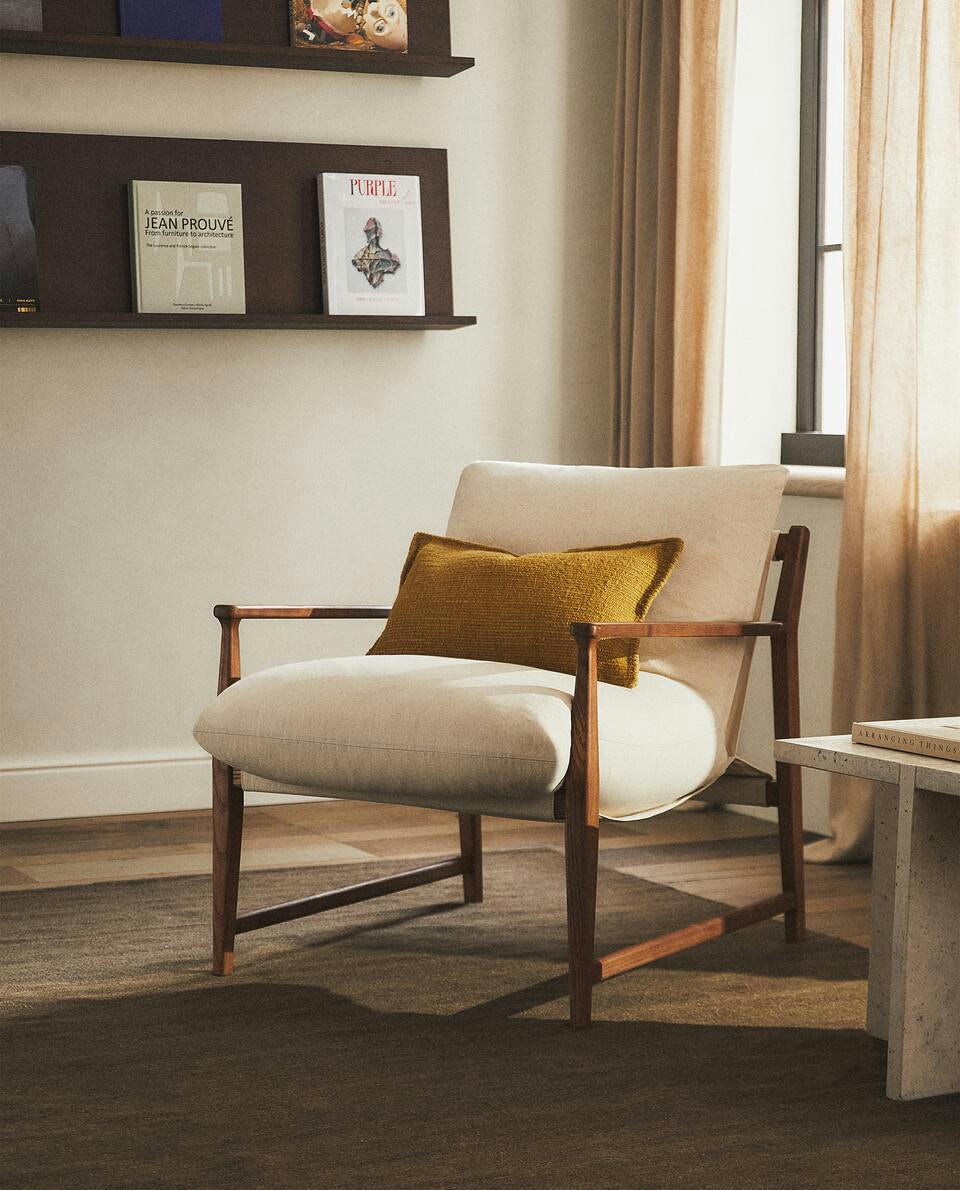 POLTRONA IN LEGNO CON CUSCINO SFODERABILE 