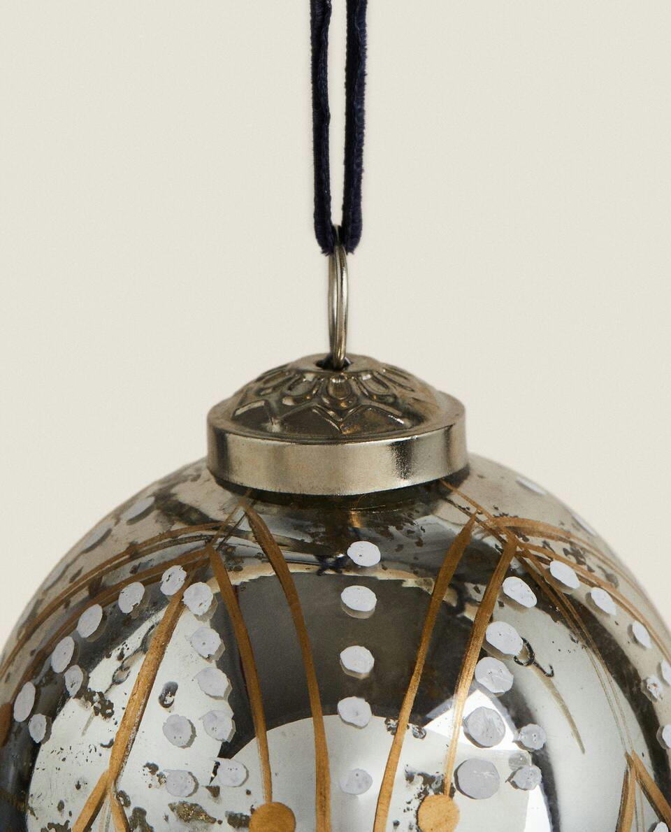 DECORAZIONE NATALIZIA CON PALLINE DI VETRO DIPINTE 