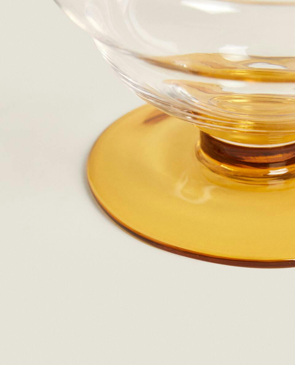 COPA DE HELADO CON BASE DE COLOR 