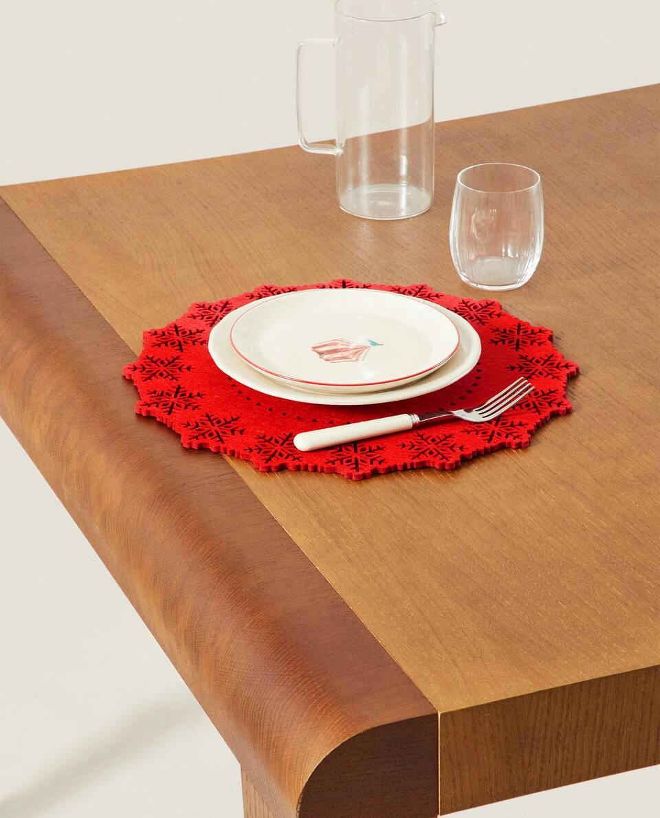 CHRISTMAS SNOWFLAKE FELT PLACEMAT