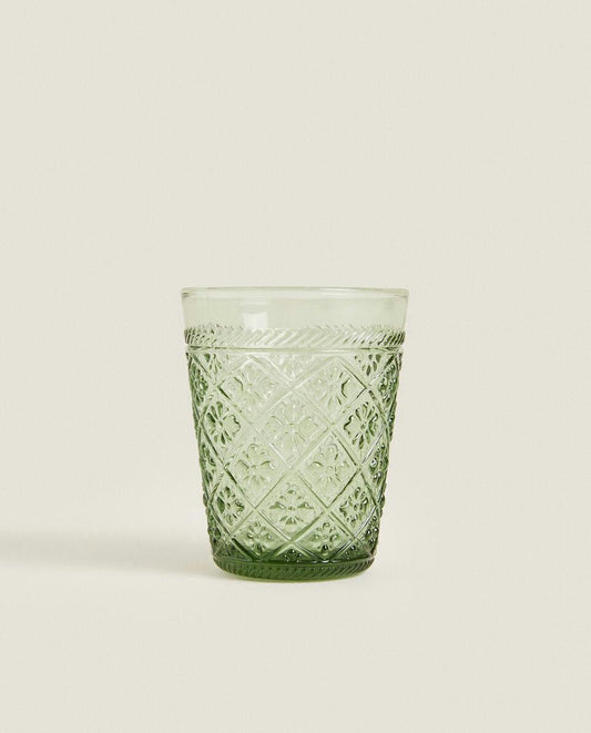 VASO DE VIDRIO CON DISEÑO FLORAL EN RELIEVE 